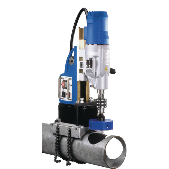 Fastening element for pipes