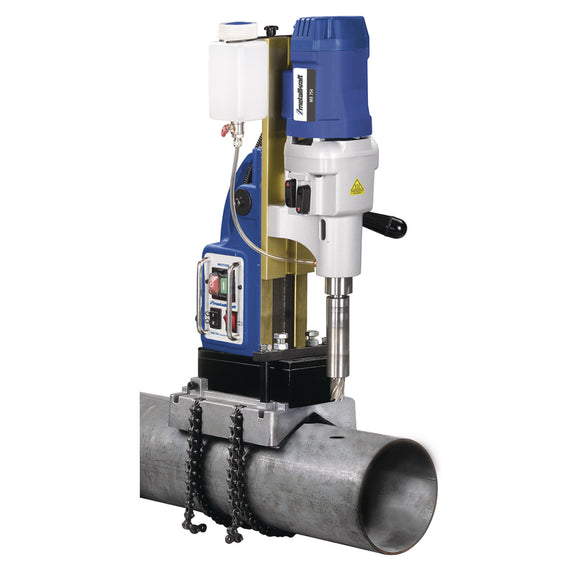 Fastening element for pipes