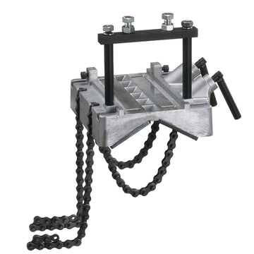 Fastening element for pipes