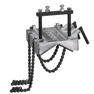 Fastening element for pipes